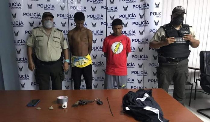 DELINCUENCIA. Un taxista casi muere con un disparo en la cabeza después de haber sido asaltado en la parroquia Tabiazo. DELINCUENCIA. Un taxista casi muere con un disparo en la cabeza después de haber sido asaltado en la parroquia Tabiazo.