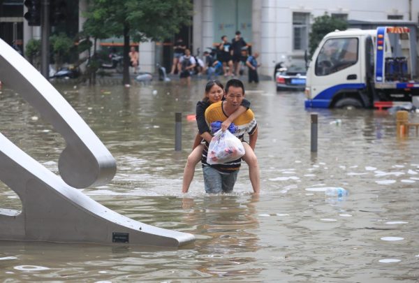 Lluvias obligan a la evacuación de 100 mil personas en China