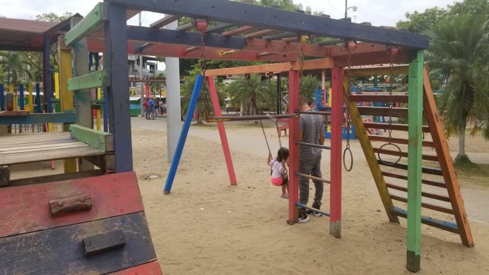 DESTRUCCIÓN. Los juegos del parque Infantil lucen deteriorados, lo que pone en riesgo la seguridad de los niños y niñas. DESTRUCCIÓN. Los juegos del parque Infantil lucen deteriorados, lo que pone en riesgo la seguridad de los niños y niñas.