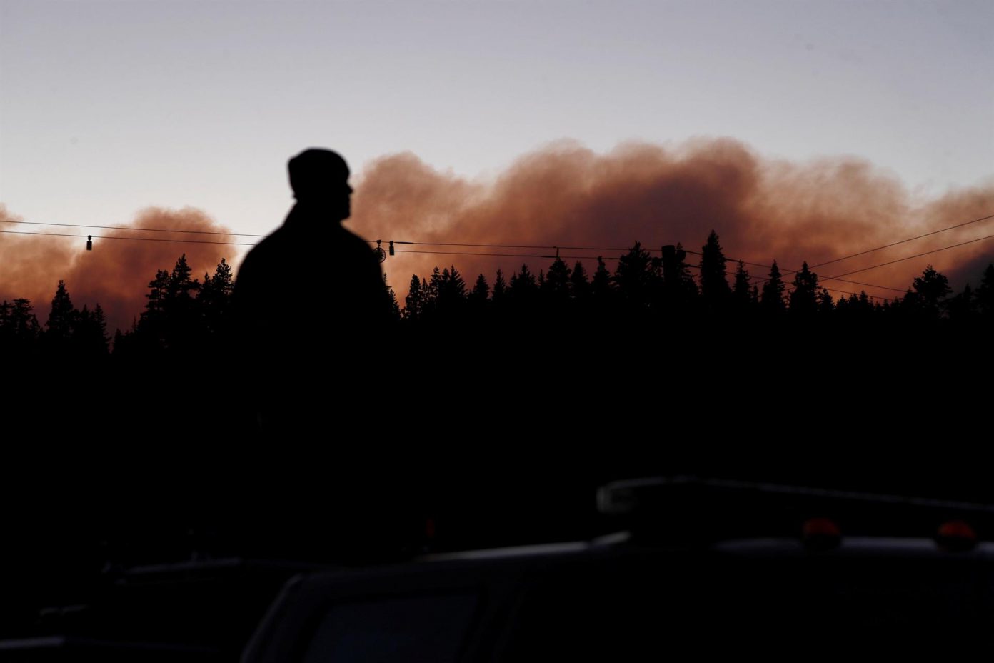 EE.UU. moviliza 22 mil bomberos contra incendios forestales