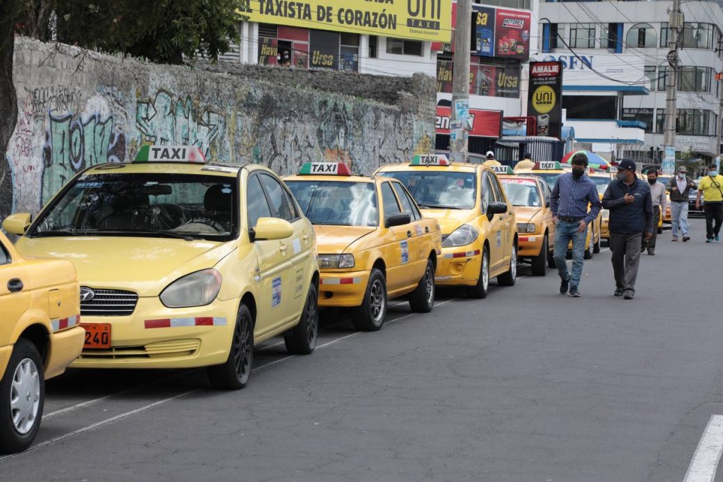 Taxis y buses pasarán la revisión técnica una vez al año