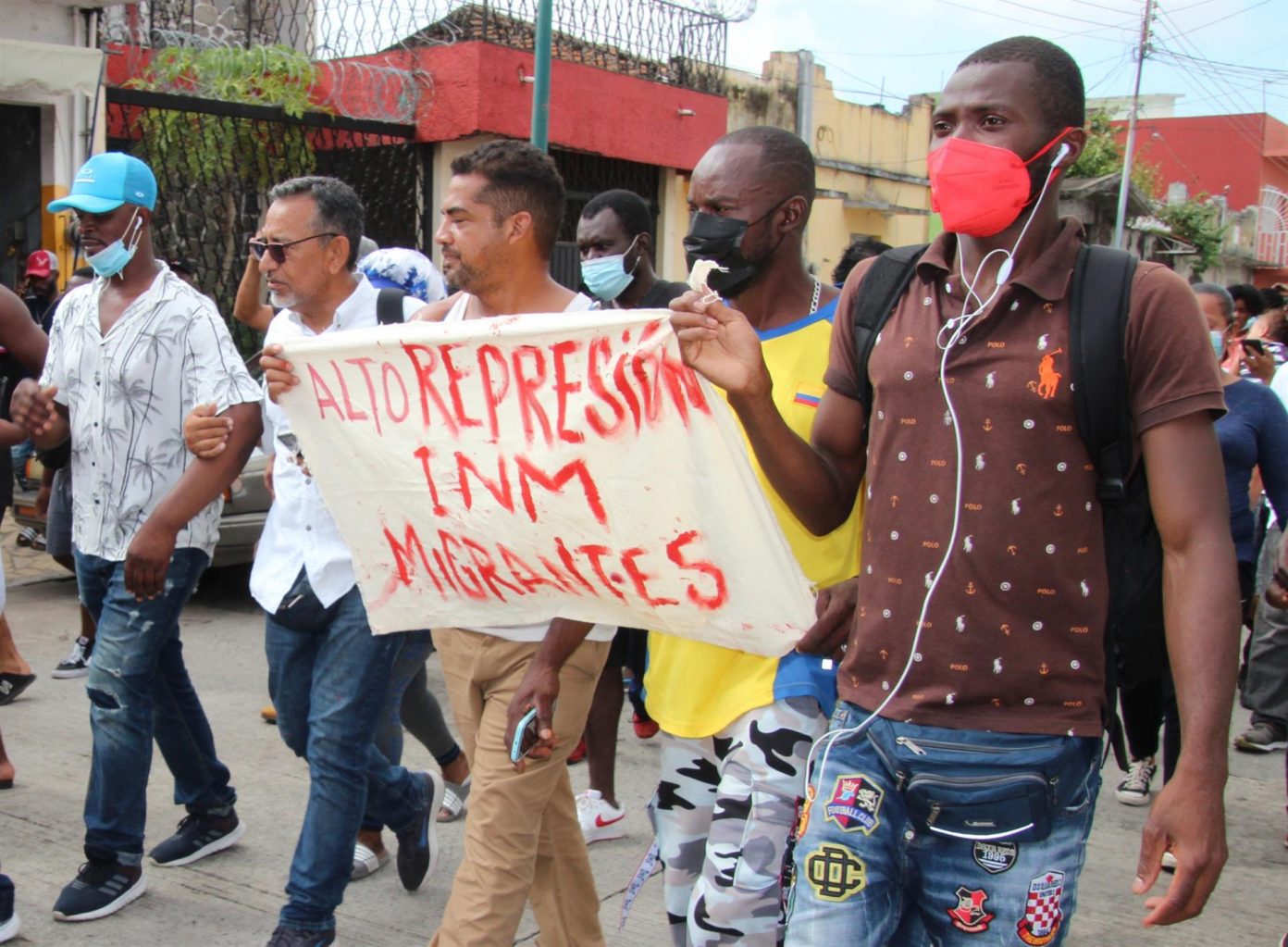 Migrantes piden a México que cese la represión en su contra